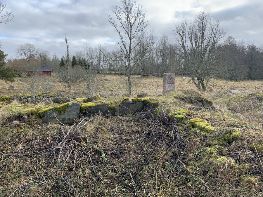 Härlunda kyrkoruin